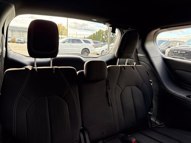 Used 2019 Chrysler Pacifica Touring Plus w/ Advanced Safetytec Group FWD image 12