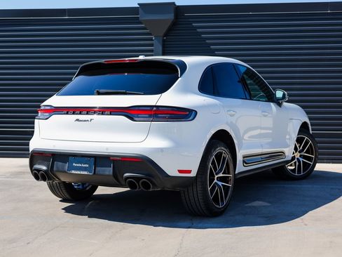 Certified 2025 Porsche Macan Turbo image 7