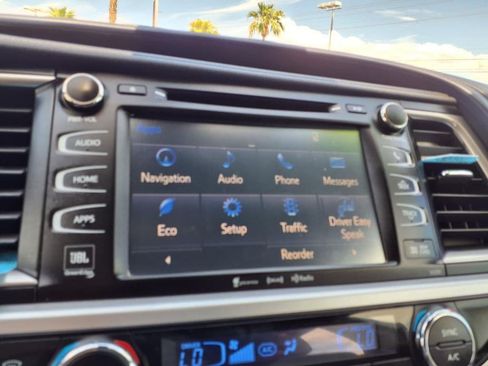 Used 2019 Toyota Highlander Limited AWD/4WD image 6