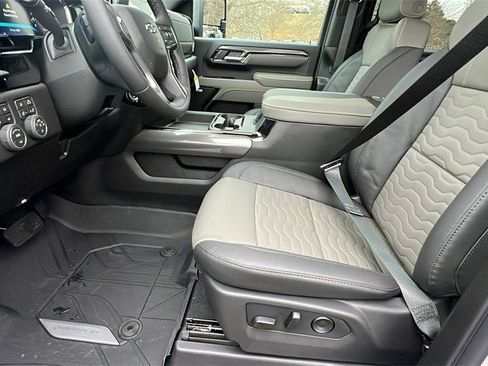New 2026 Chevrolet Silverado 2500 ZR2 image 13