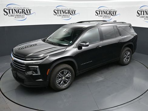 Used 2026 Chevrolet Traverse LT image 11