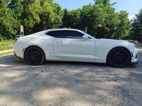 Used 2016 Chevrolet Camaro SS RWD image 3