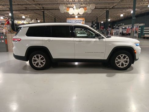Used 2022 Jeep Grand Cherokee L Limited AWD/4WD image 5