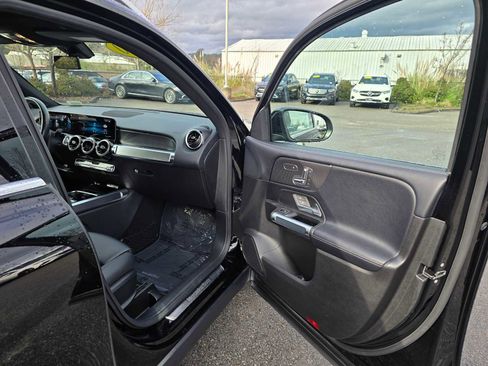 Used 2020 Mercedes-Benz GLB 250 4MATIC image 12