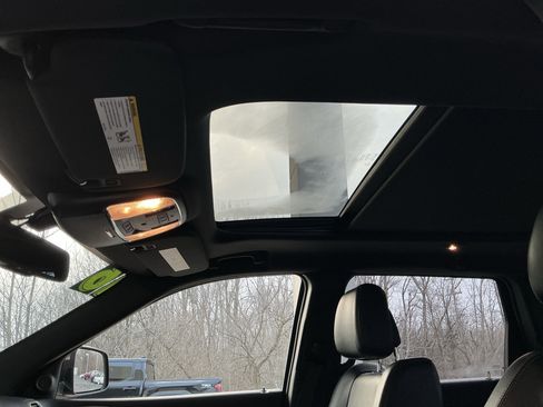 Used 2016 Jeep Grand Cherokee Limited w/ Luxury Group II image 17