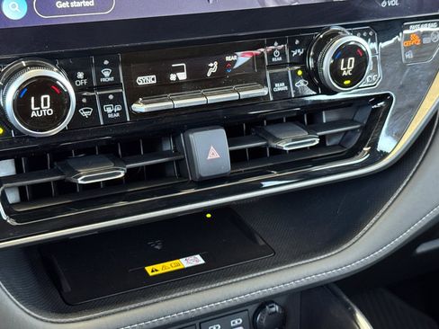 Certified 2024 Toyota Highlander Limited FWD image 20
