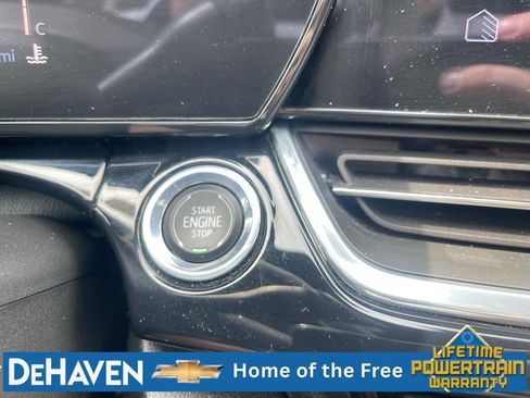 Used 2024 Chevrolet Trax RS w/ Sunroof Package FWD image 17