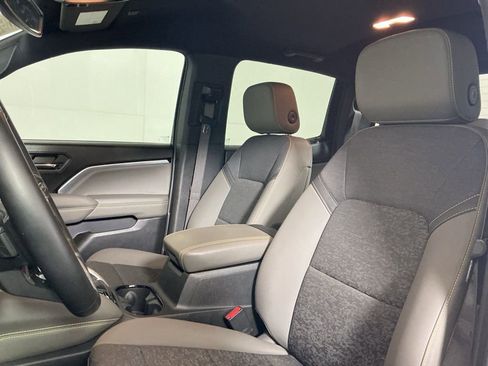 Used 2024 Chevrolet Colorado ZR2 AWD/4WD image 22
