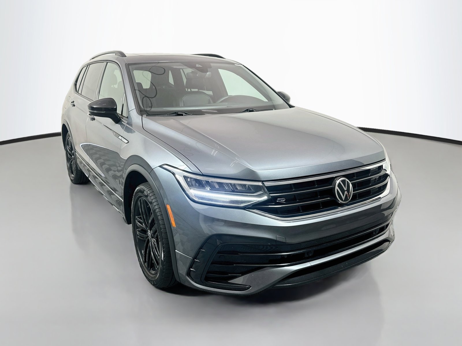 Used 2022 Volkswagen Tiguan SE R-Line AWD/4WD image 1