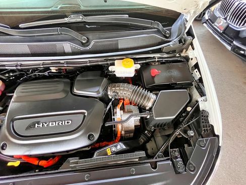 Used 2024 Chrysler Pacifica Limited FWD image 53