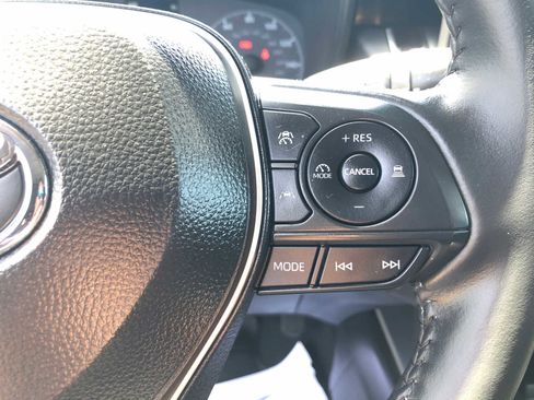 Certified 2025 Toyota Corolla Cross LE AWD/4WD image 8