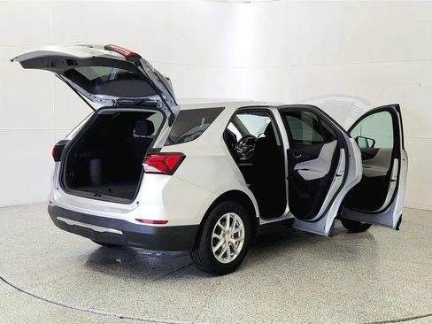 Used 2022 Chevrolet Equinox LT FWD image 12