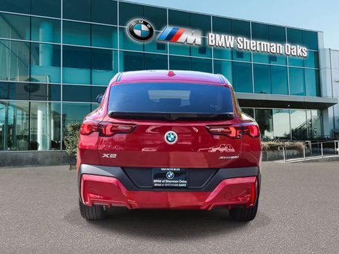 Used 2025 BMW X2 xDrive28i AWD/4WD image 5