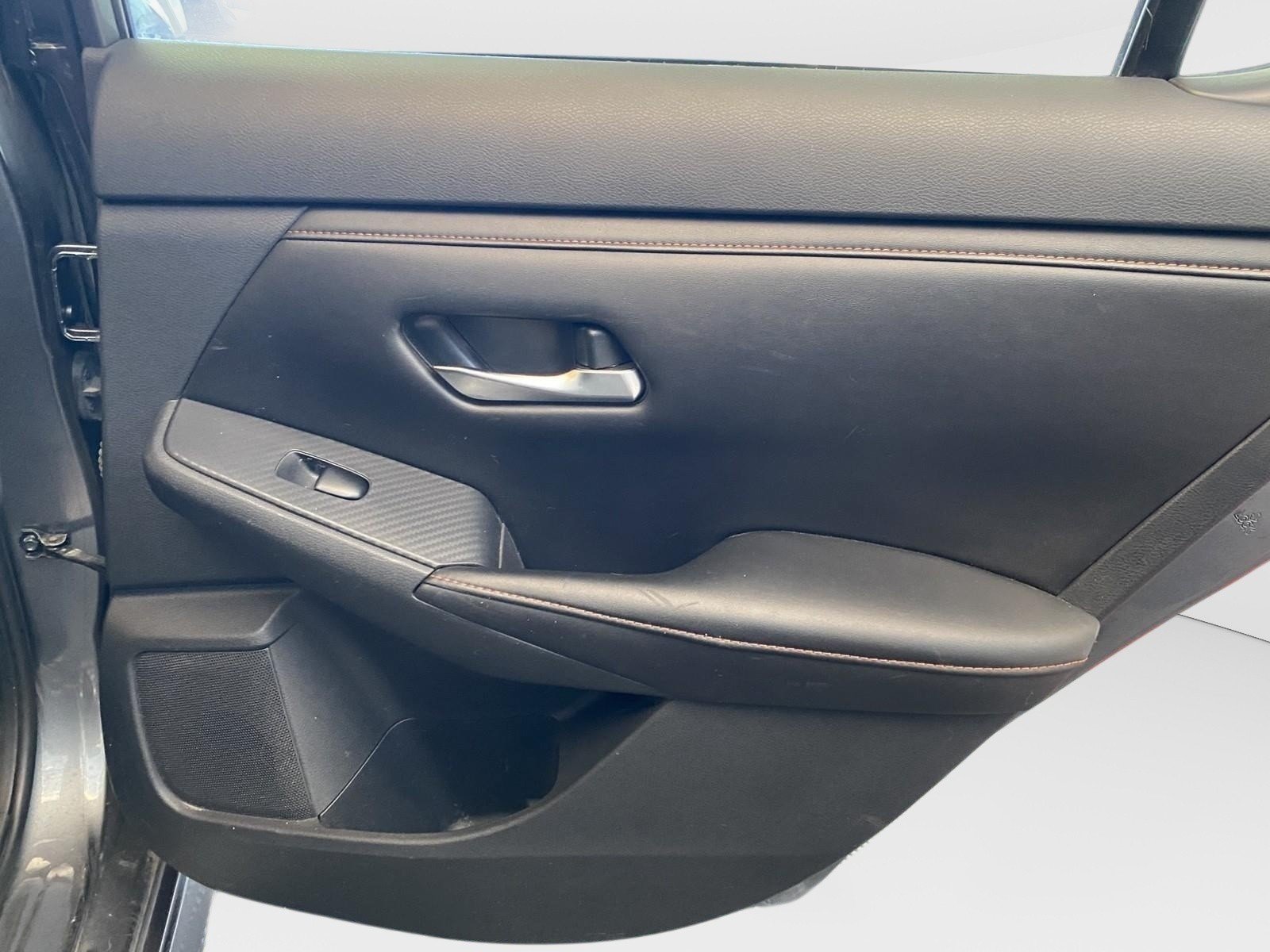 Used 2022 Nissan Sentra SR w/ SR Premium Package FWD image 11