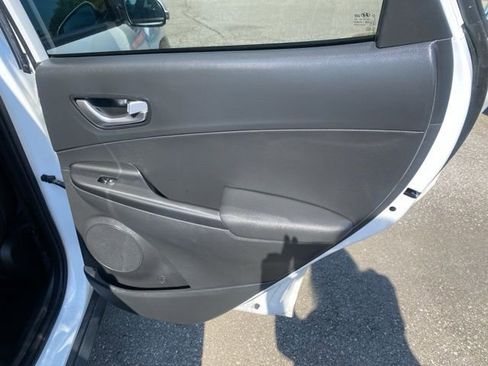 Used 2022 Hyundai Kona Limited image 25