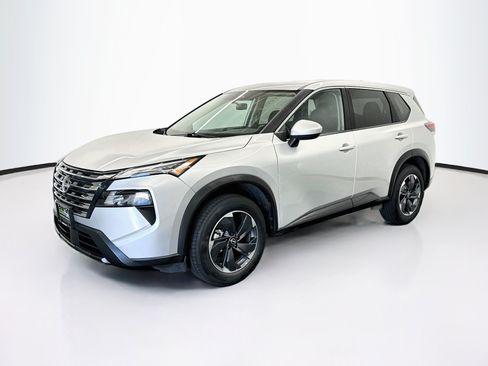 Used 2025 Nissan Rogue SV FWD image 3