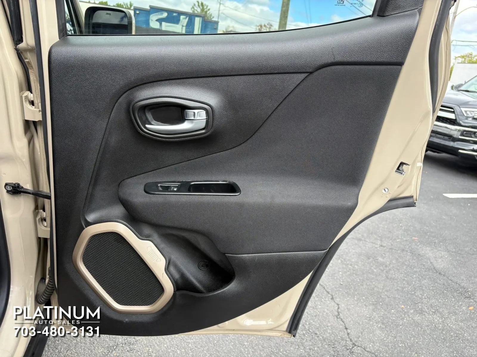 Used 2016 Jeep Renegade Latitude w/ Popular Equipment Group AWD/4WD image 19