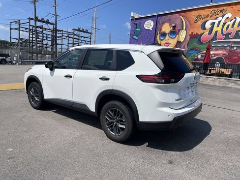 Used 2024 Nissan Rogue S FWD image 3
