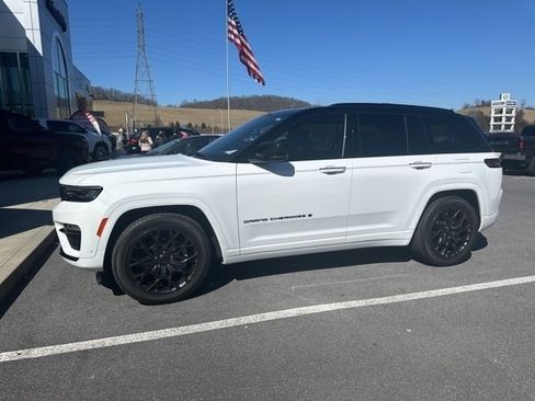 Used 2025 Jeep Grand Cherokee Summit image 24