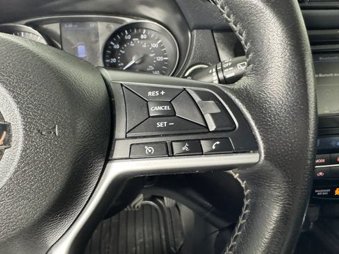 Used 2020 Nissan Rogue SV AWD/4WD image 16