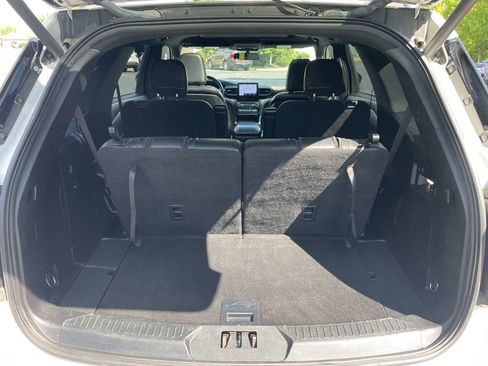 Used 2020 Ford Explorer XLT w/ Equipment Group 202A AWD/4WD image 33