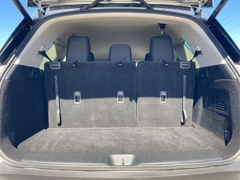 Used 2025 Nissan Pathfinder SV image 11