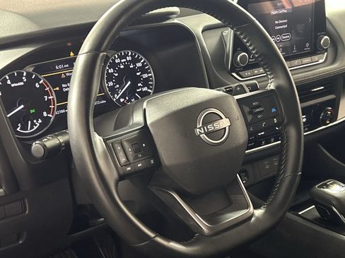 Used 2025 Nissan Rogue SV FWD image 14
