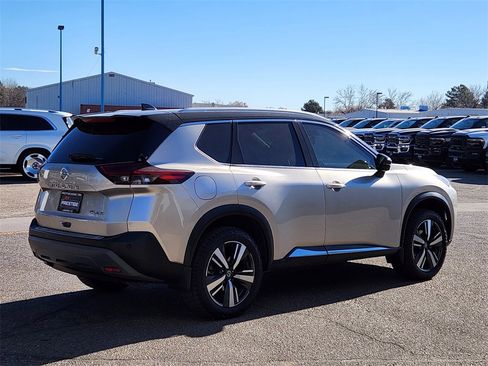 Used 2021 Nissan Rogue SL w/ Premium Package image 3