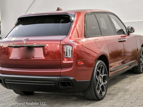 Used 2021 Rolls-Royce Cullinan Black Badge image 12