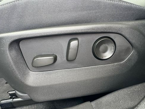 Used 2025 Buick Envision Preferred AWD/4WD image 12
