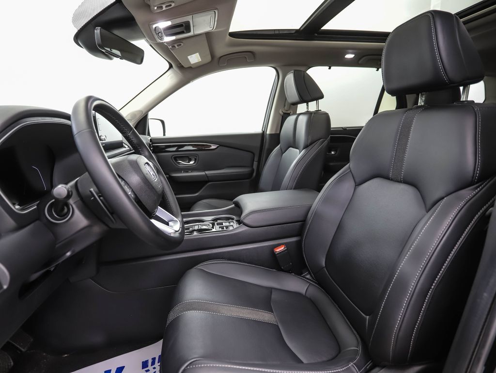 Used 2023 Honda Pilot Touring image 11