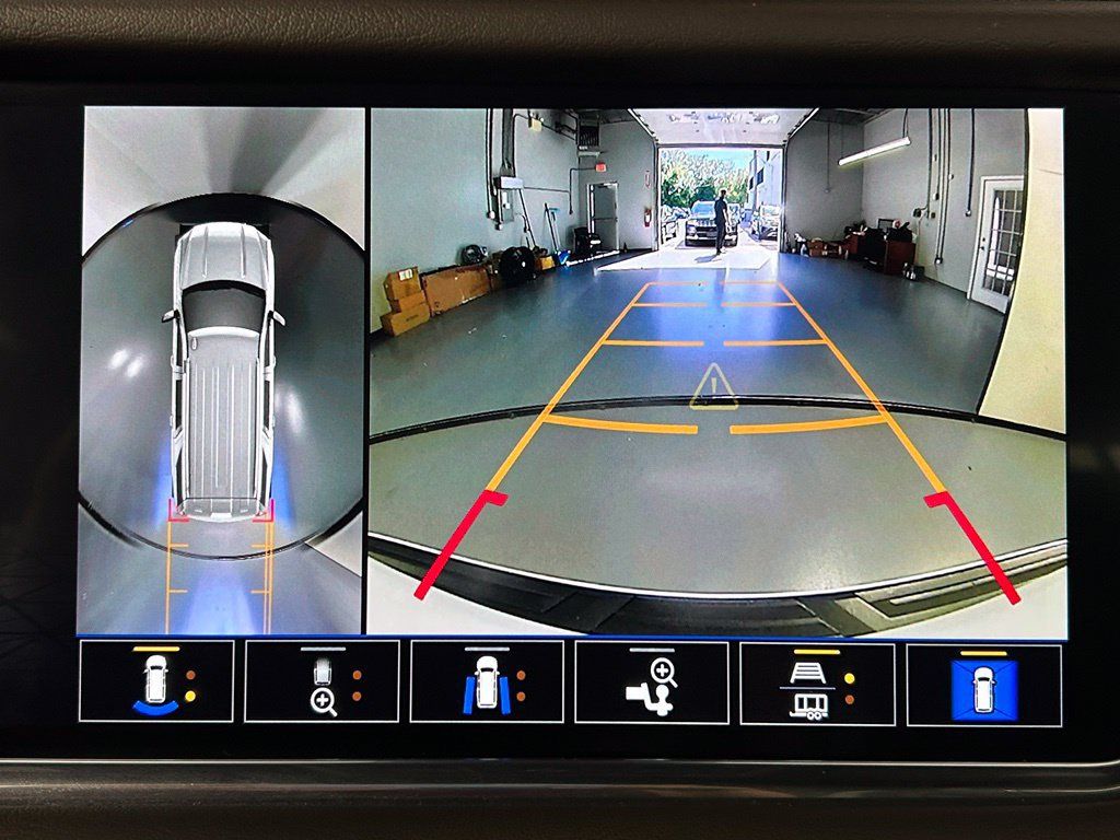 Used 2023 GMC Yukon XL Denali AWD/4WD image 24