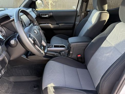 Used 2022 Toyota Tacoma TRD Off-Road image 13