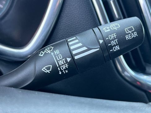 Used 2020 Chevrolet Equinox LT FWD image 34