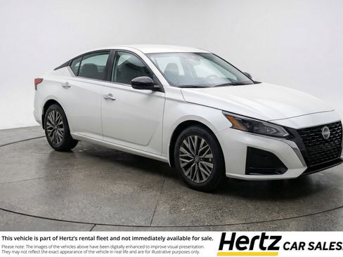 Used 2025 Nissan Altima 2.5 SV FWD image 1