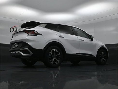 Used 2024 Kia Sportage EX image 31