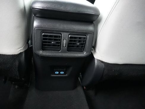 Used 2022 Toyota RAV4 XLE FWD image 17