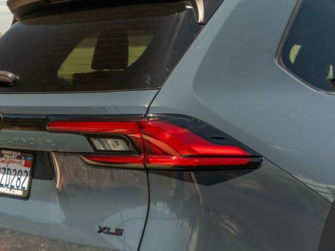 Certified 2024 Toyota Grand Highlander XLE FWD image 8
