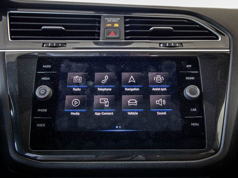 Certified 2022 Volkswagen Tiguan SE AWD/4WD image 38