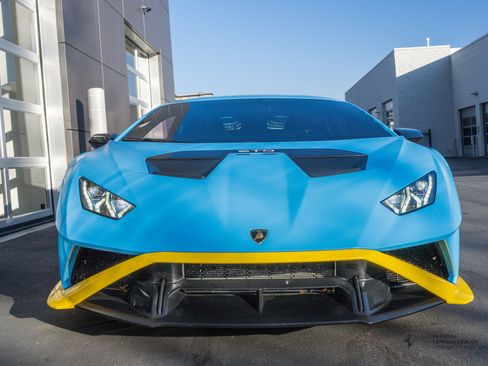 Used 2022 Lamborghini Huracan STO image 2