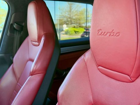 Used 2019 Porsche Cayenne Turbo image 10