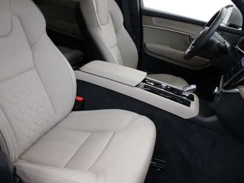 New 2026 Volvo XC90 B6 Plus w/ Protection Package Premier AWD/4WD image 25