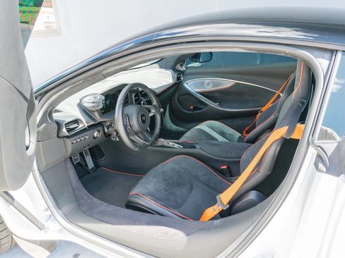 Used 2023 McLaren Artura RWD image 14