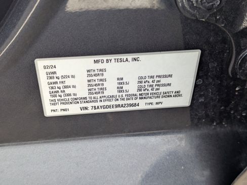 Used 2024 Tesla Model Y Long Range image 32