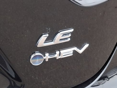 Used 2025 Toyota Corolla LE image 30