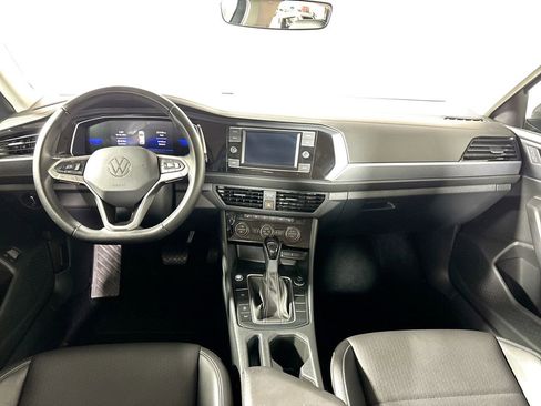 Used 2024 Volkswagen Jetta SE FWD image 12