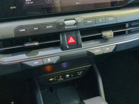 Used 2025 Kia K4 EX image 13