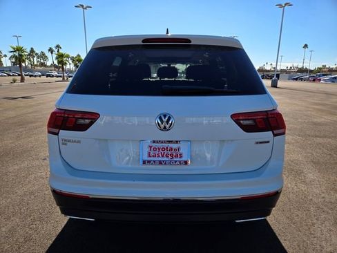 Used 2020 Volkswagen Tiguan SE w/ Panoramic Sunroof Package image 5