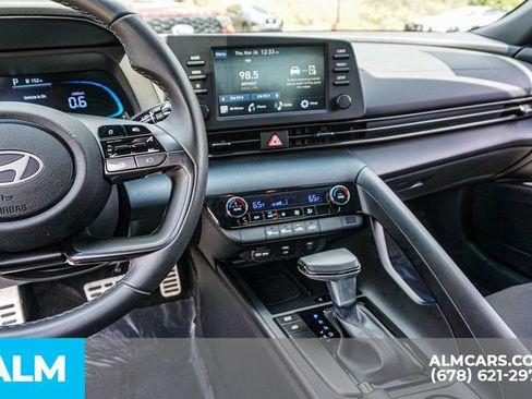 Used 2025 Hyundai Elantra Sport FWD image 31