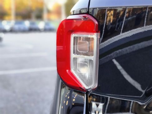 Used 2023 Ford Explorer XLT w/ Equipment Group 202A image 9